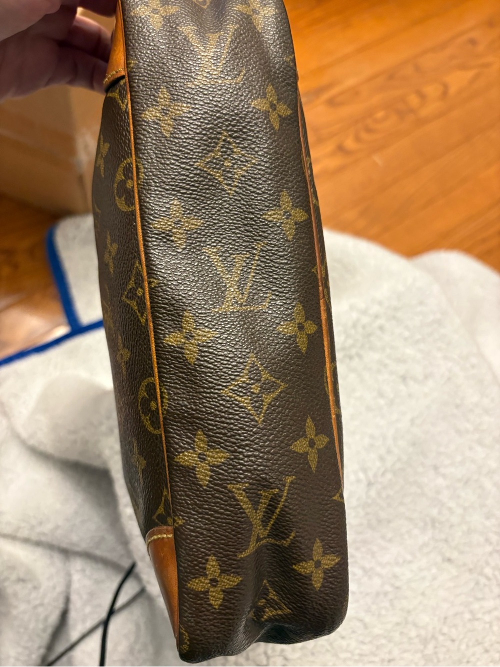AUTH Vintage Louis Vuitton Monogram Crossbody Camera Bag - Date Code 874 TH - Picture 15 of 17